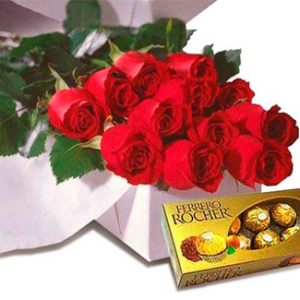 RAMO 12 ROSAS ROJAS MÁS BOMBON FERRERO ROCHER