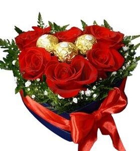 CORAZON DE ROSAS ROJAS Y BOMBONES DE LUXE