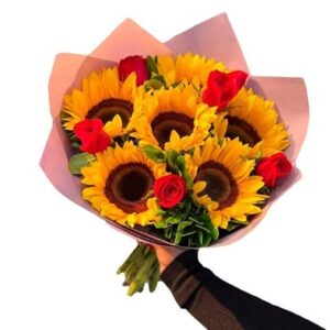 RAMO ROSAS ROJAS CON 5 GIRASOLES