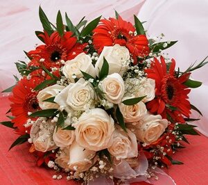 Ramo de novia rosas blancas y Gerberas